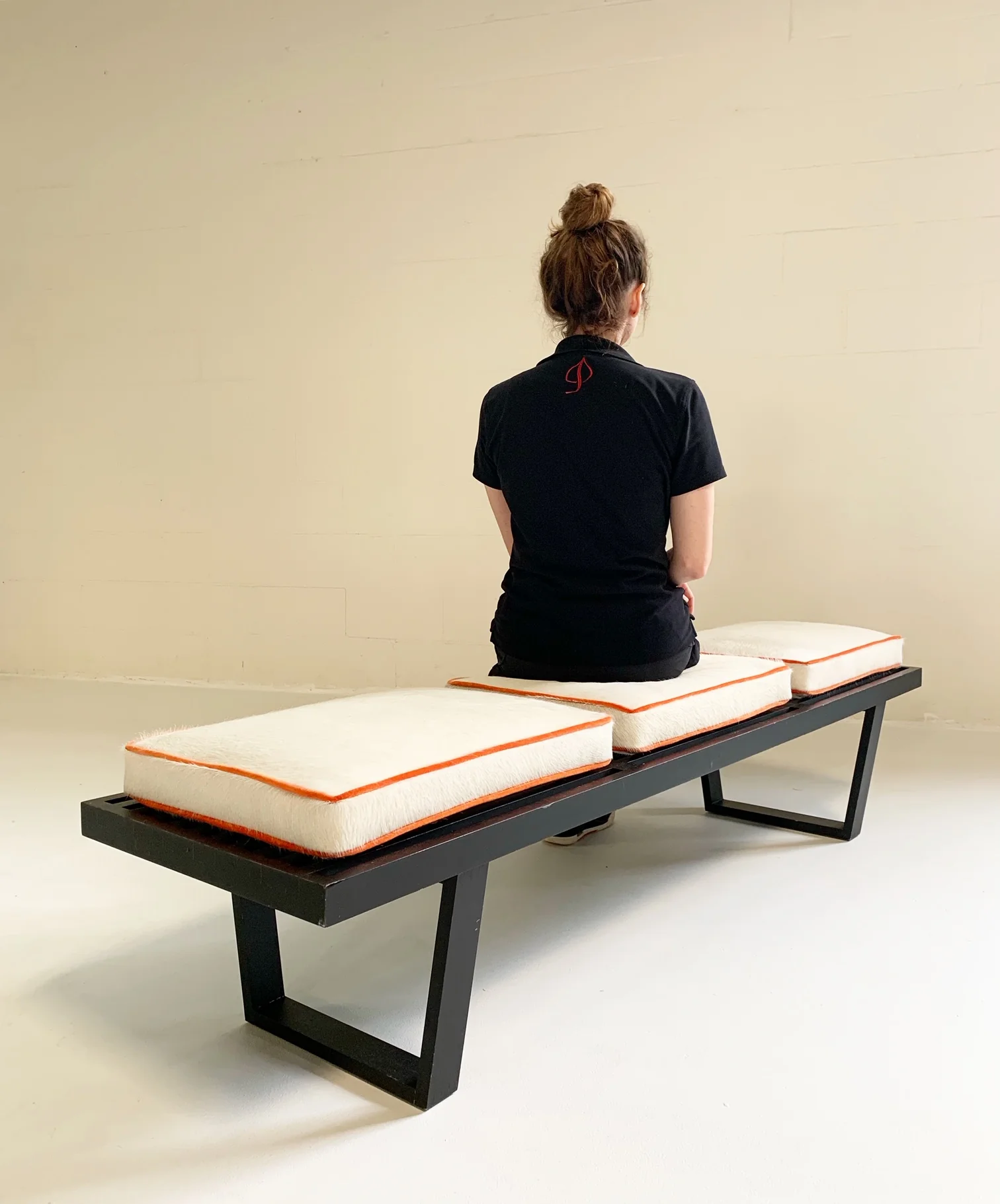 Model 4692 Platform Bench with Cowhide Cushions - Image 8