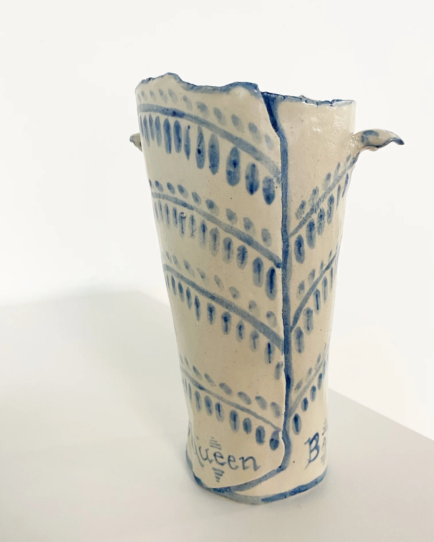 Queen Bee Vase - Image 6