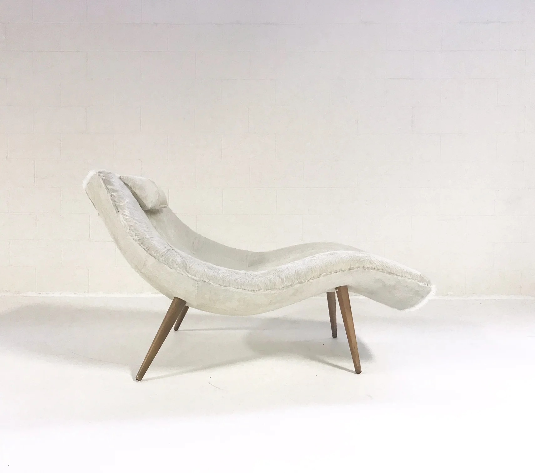 1828 C Chaise Lounge in Brazilian Cowhide - Image 5