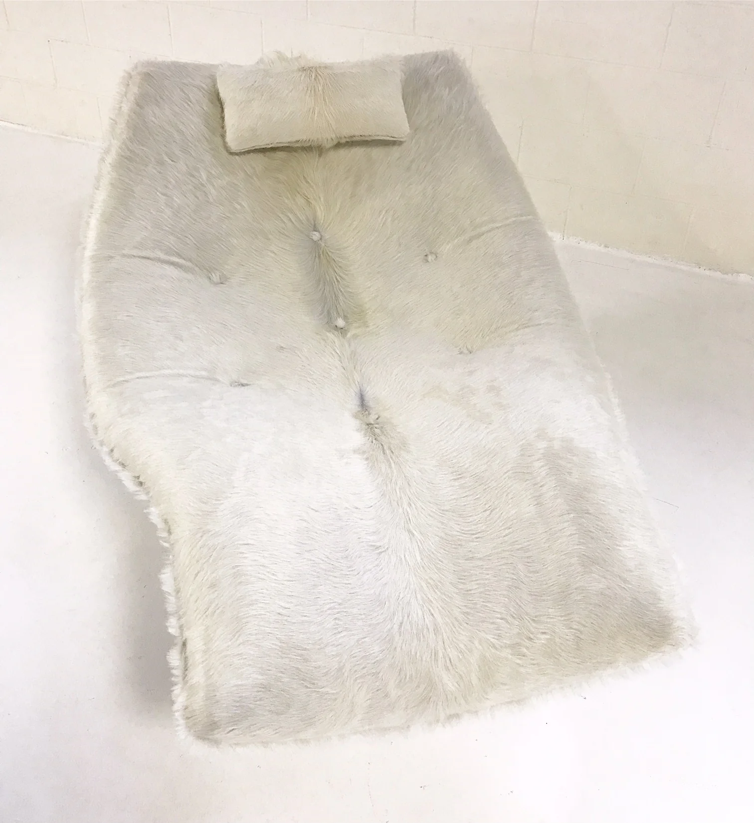 1828 C Chaise Lounge in Brazilian Cowhide - Image 9