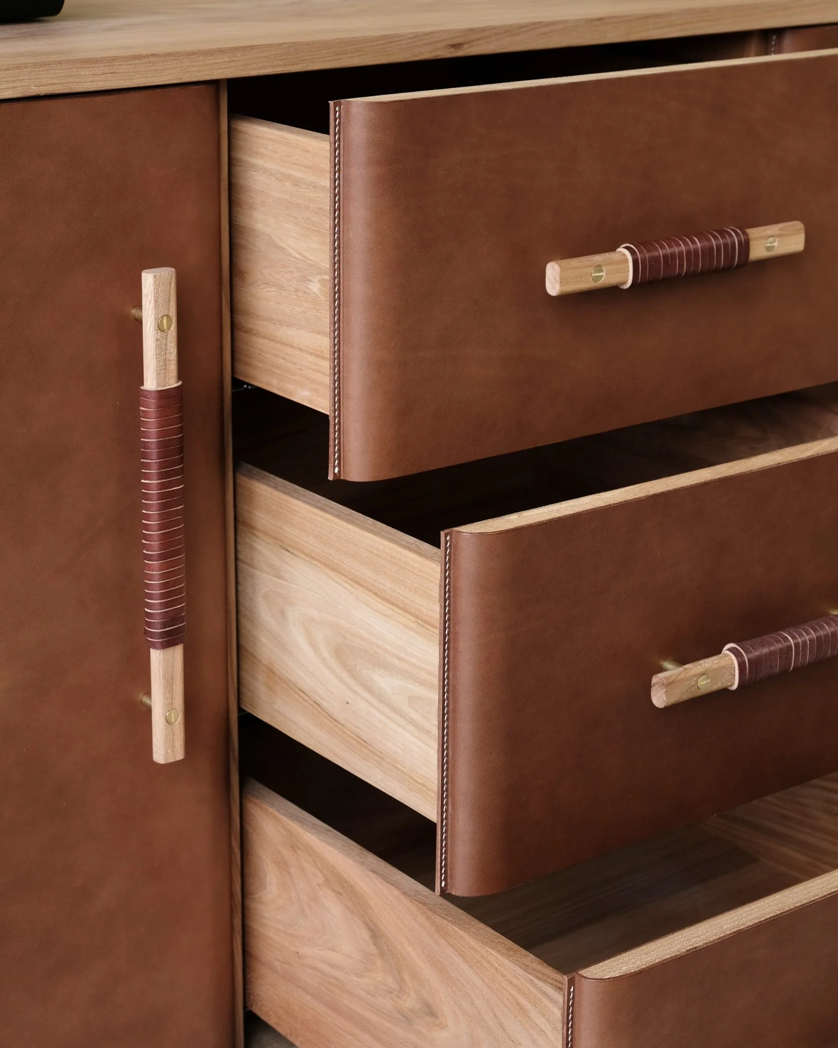 Rhapso Credenza - Image 4