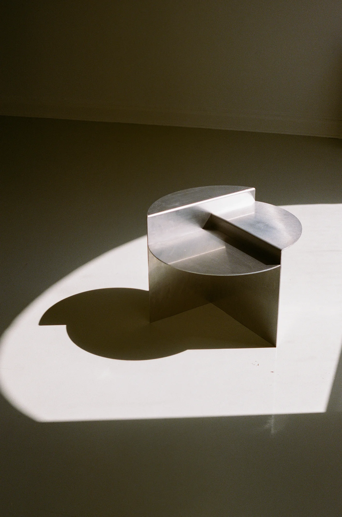 Rivet Side Table | Aluminum - Image 9