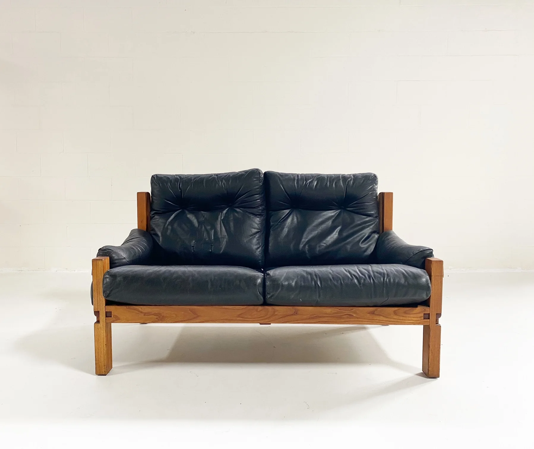S22 Settee - Image 4