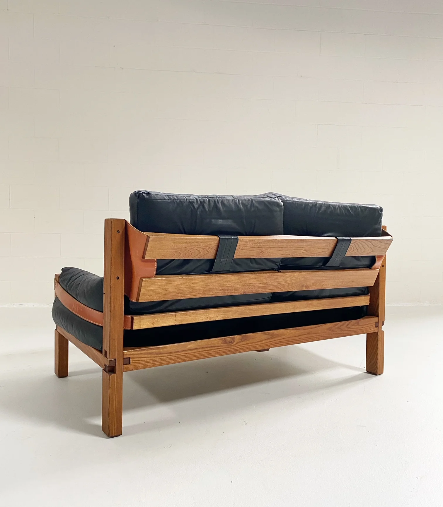 S22 Settee - Image 5