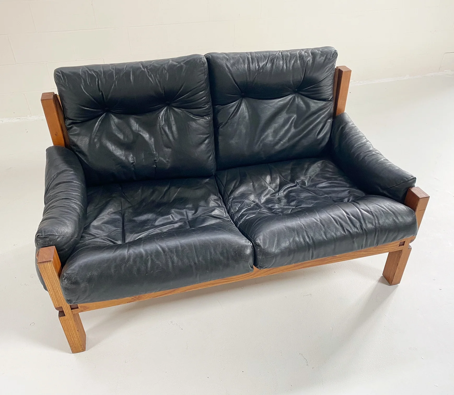 S22 Settee - Image 6
