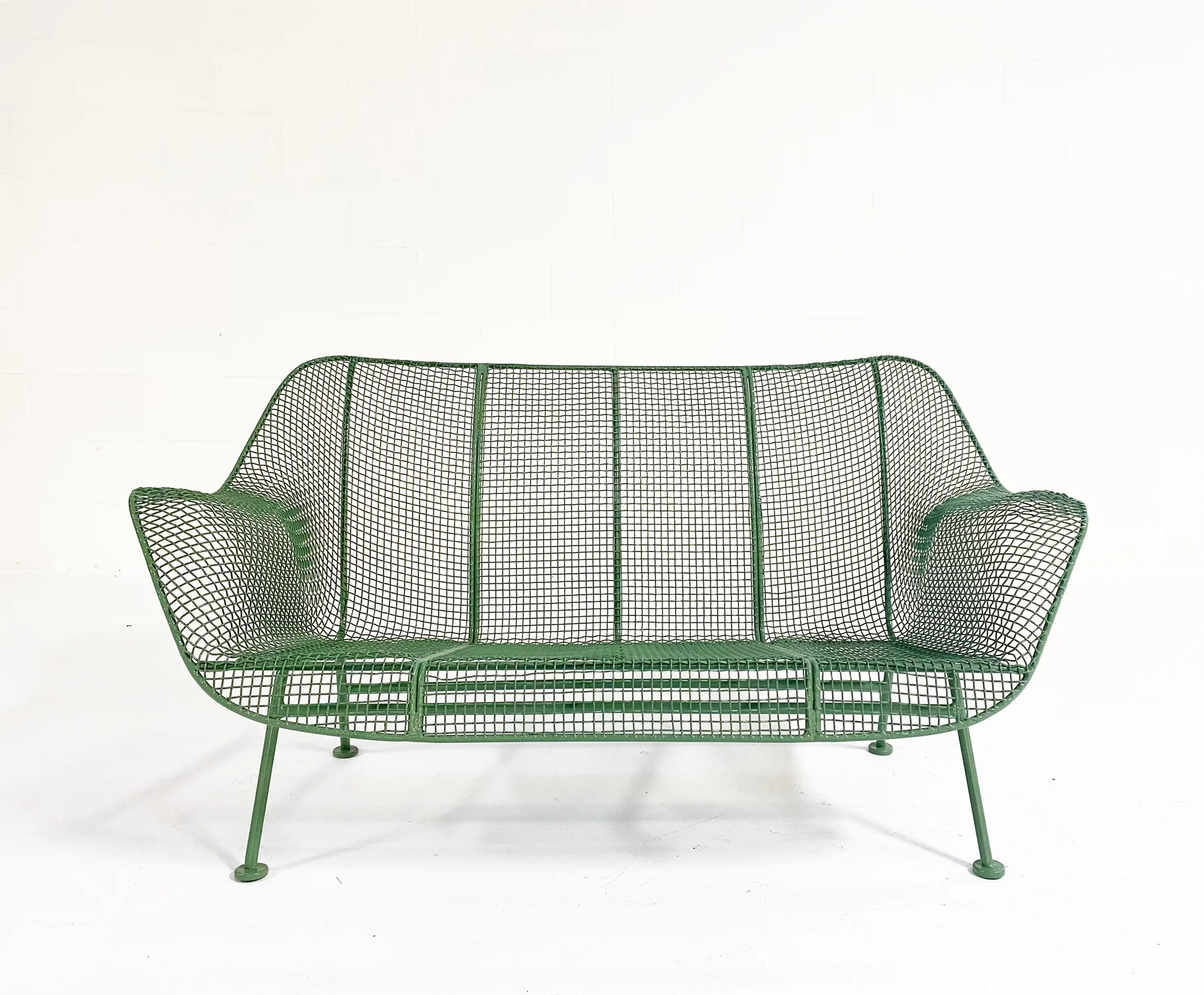 Sculptura Settee