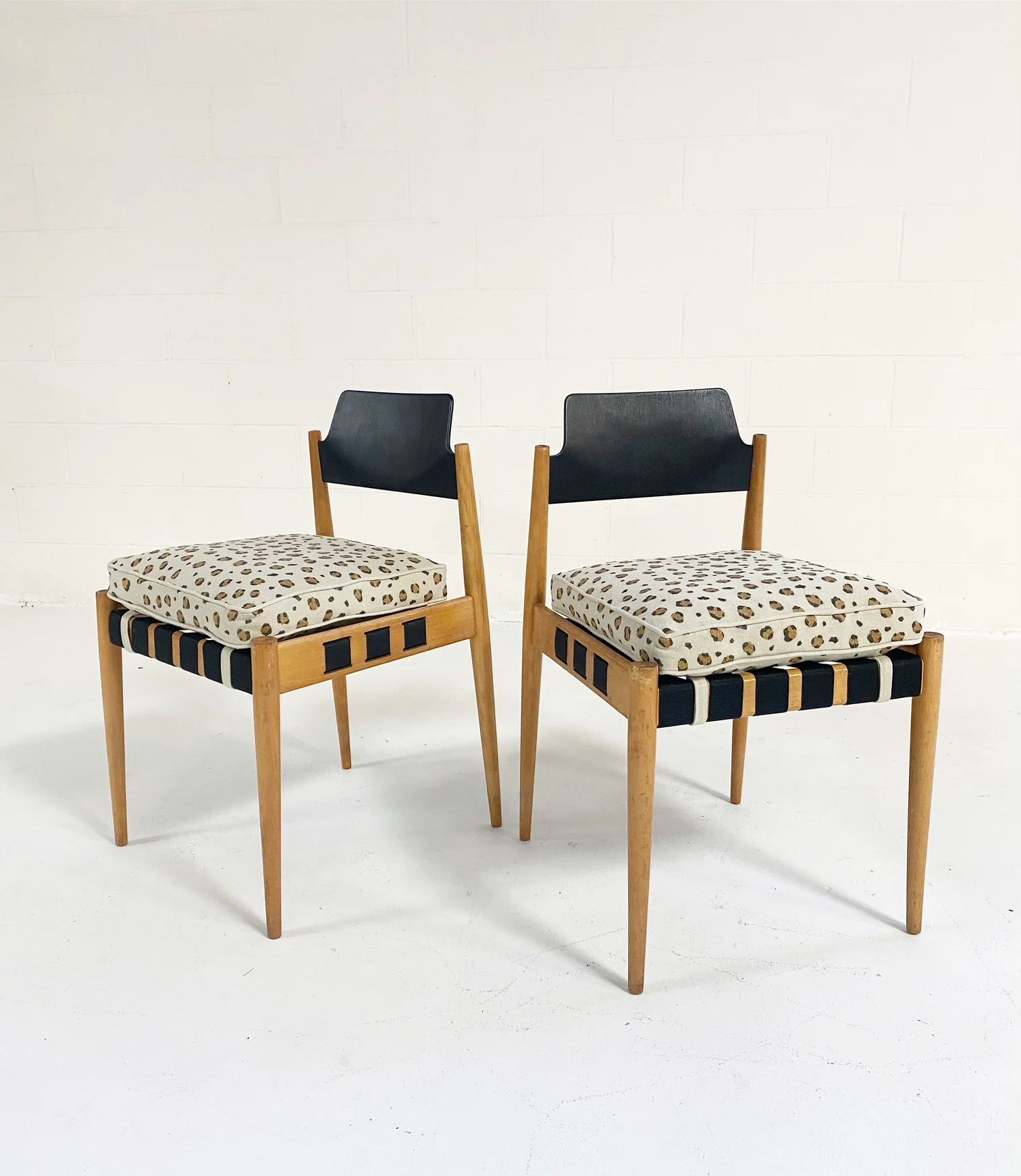 SE 120 Chair with Custom Chelsea Textiles 'Snuggle' Leopard Cushions, ONE CHAIR AVAILABLE - Image 5