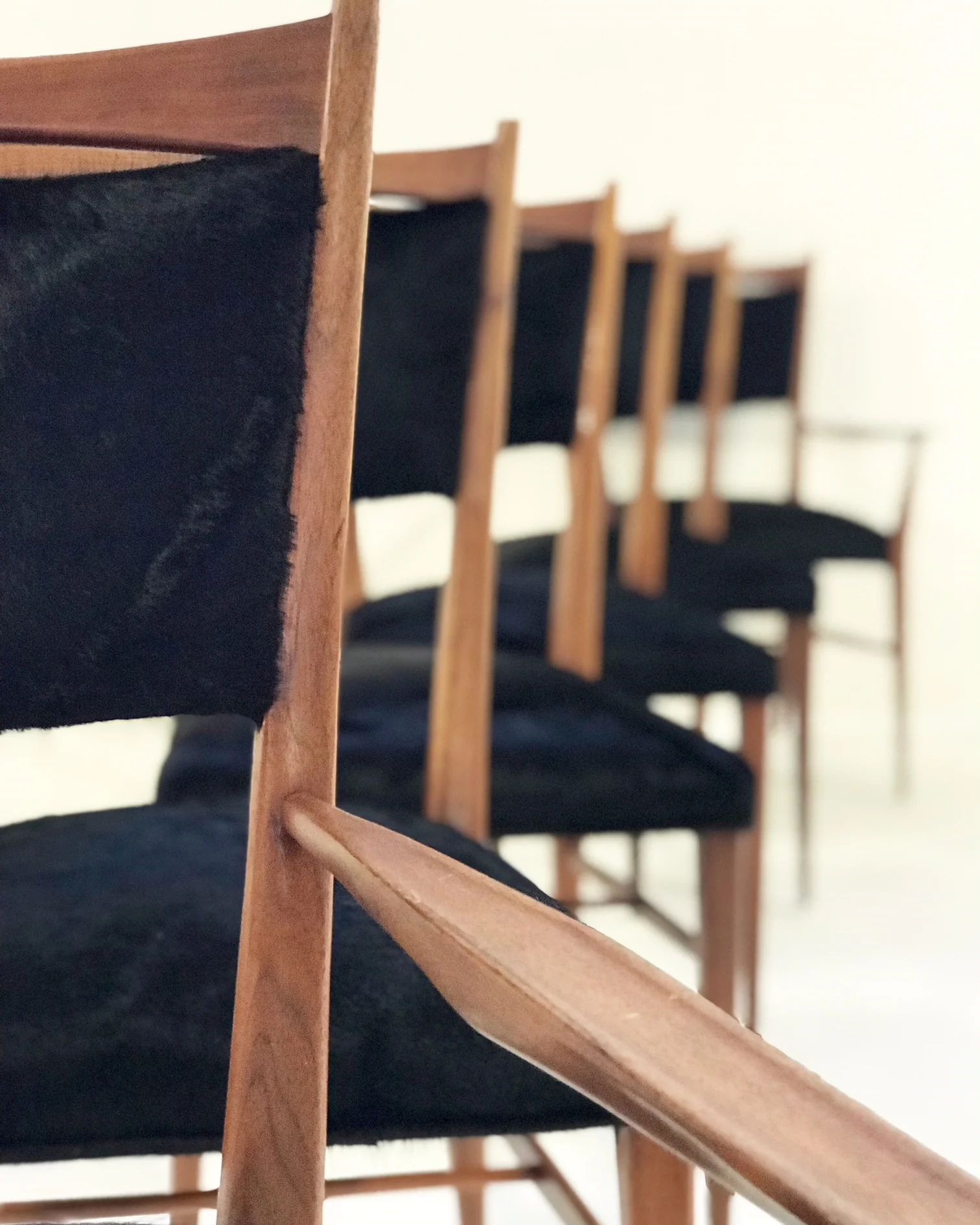 Dining Chairs in Brazilian Cowhide, set of 6 - Image 3