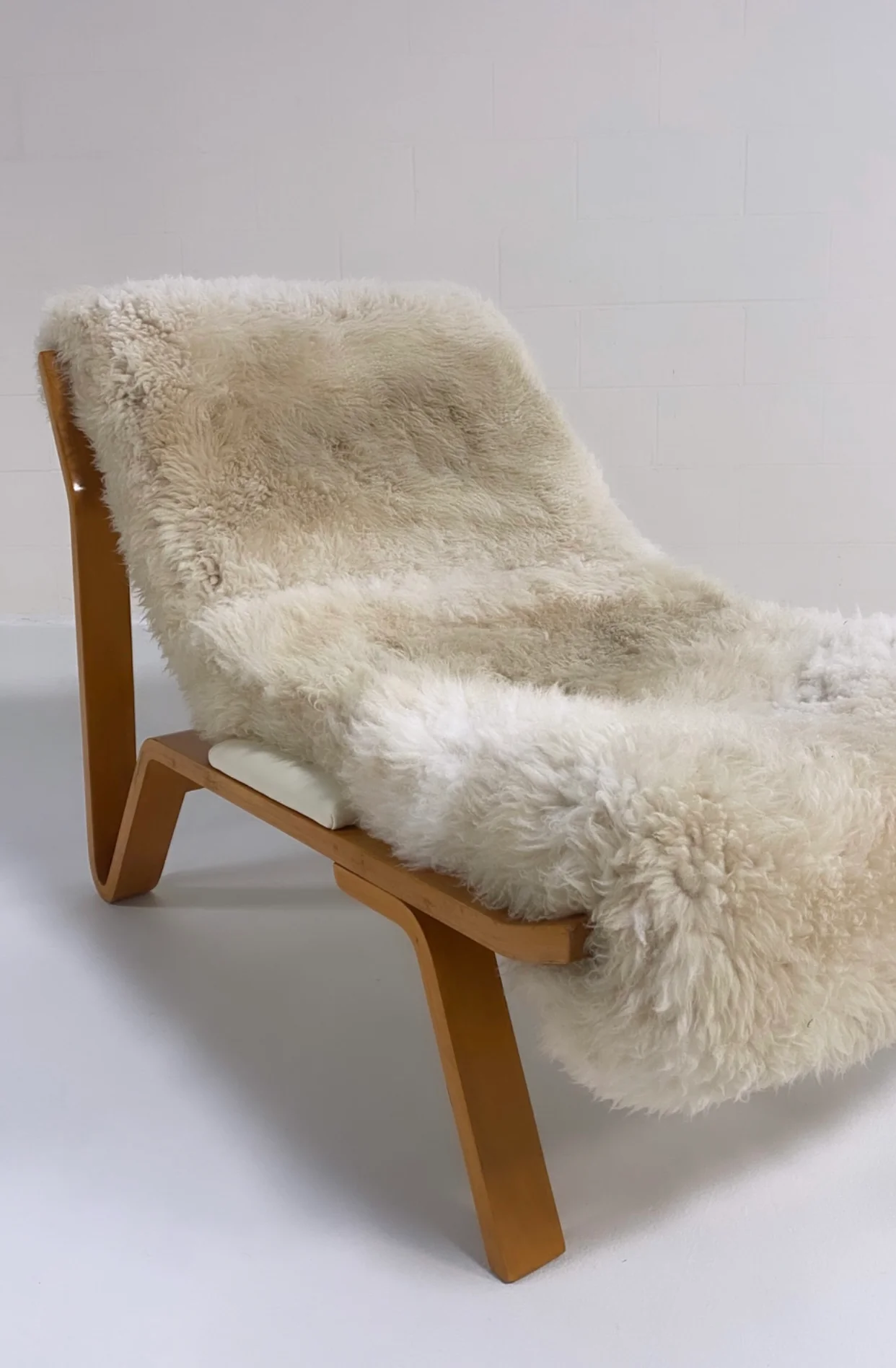 Suspension Chair in California Sheepskin and Leather - Image 5