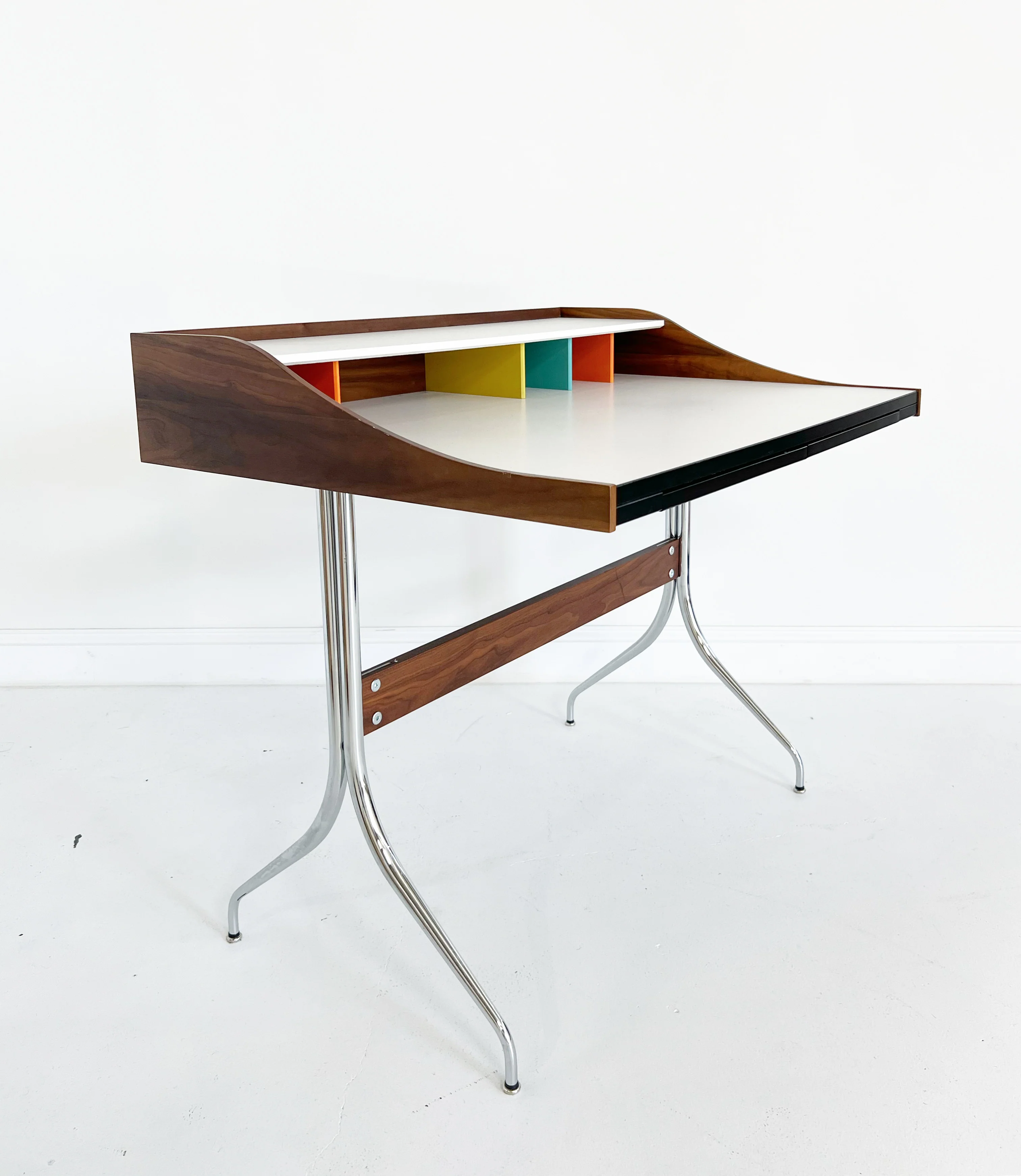Model 5850 Swag-Leg Desk - Image 5