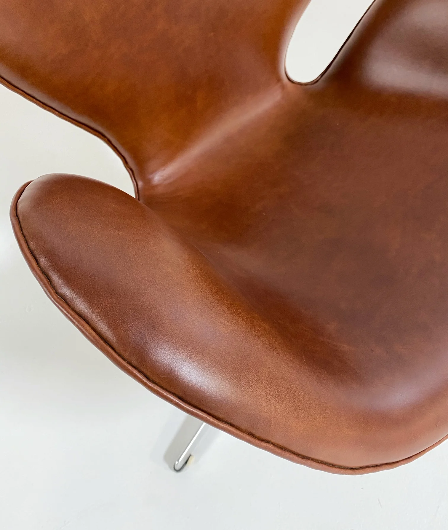 Swan Chair - Image 2