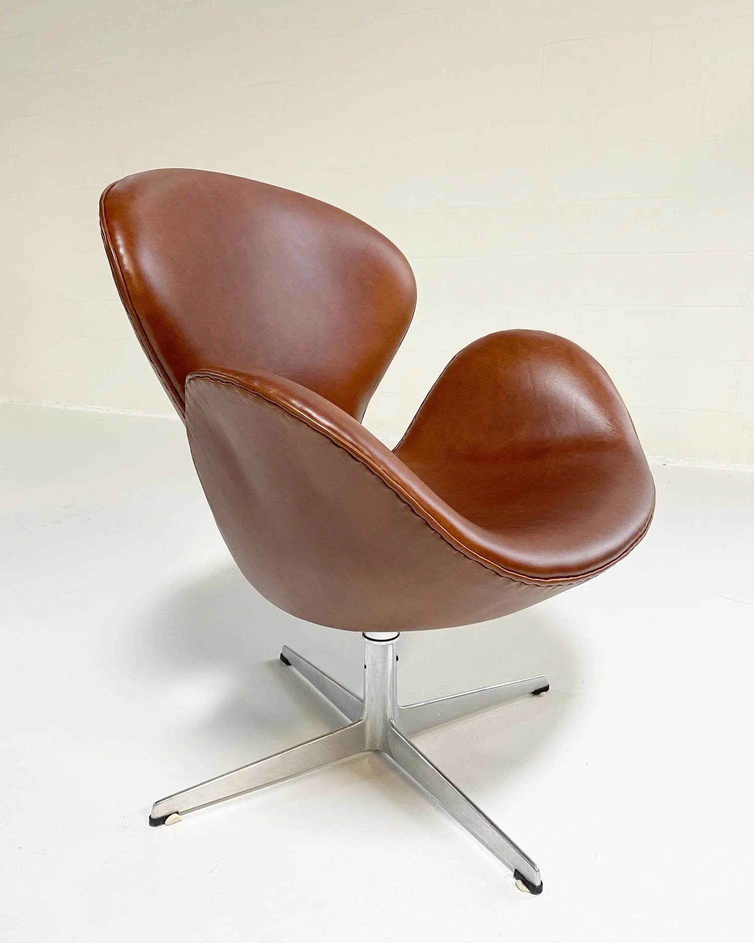 Swan Chair - Image 3