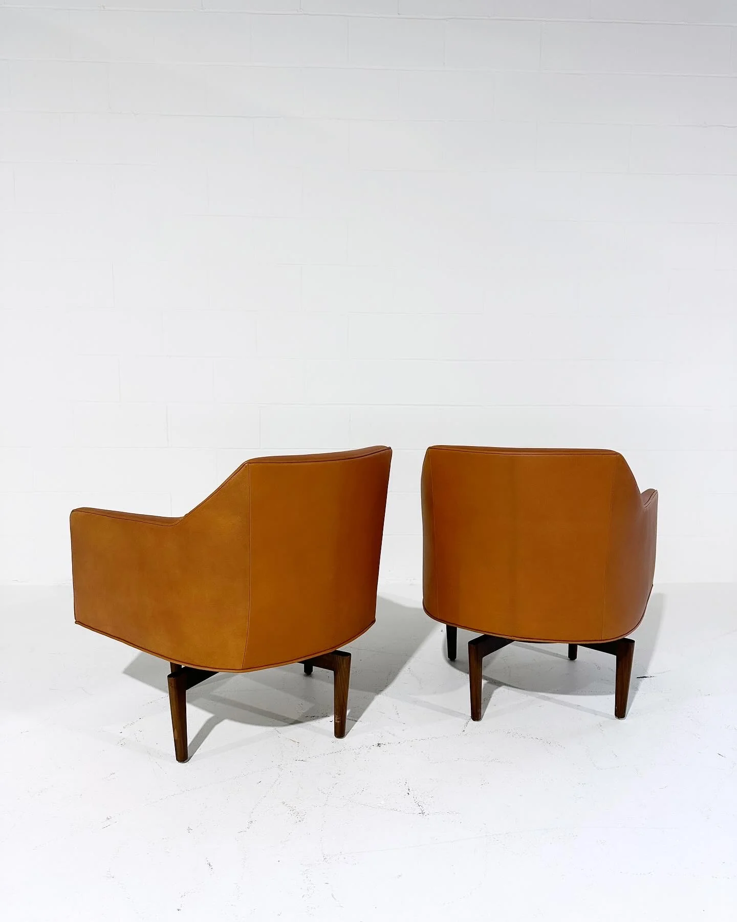 Swivel Chairs in Goatskin Leather, pair - Image 5