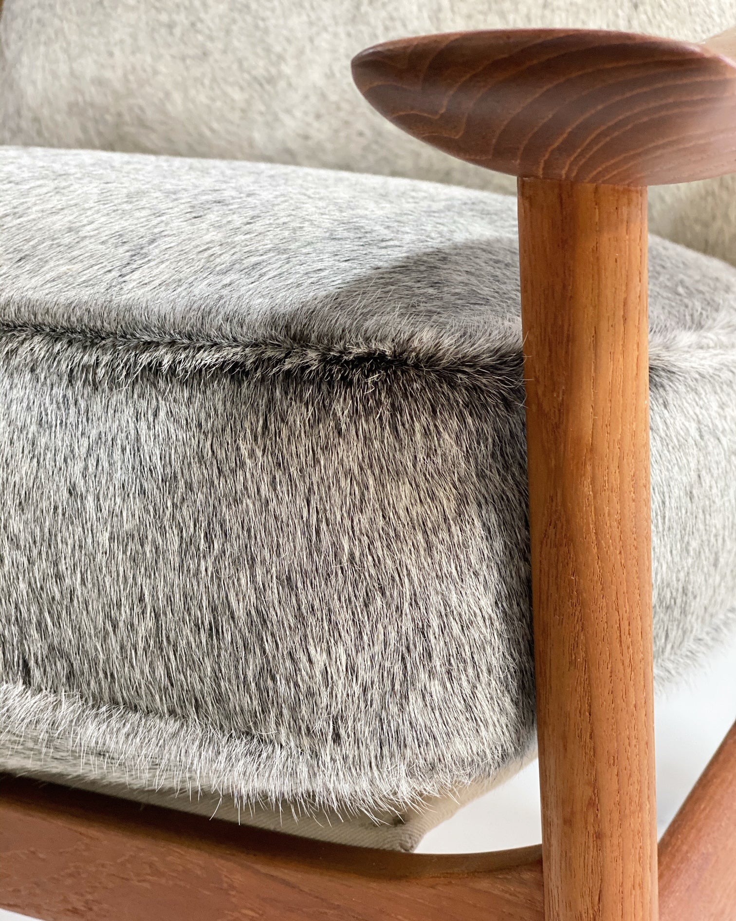 FD-130 Teak Lounge Chair and Ottoman in Brazilian Cowhide - Image 3