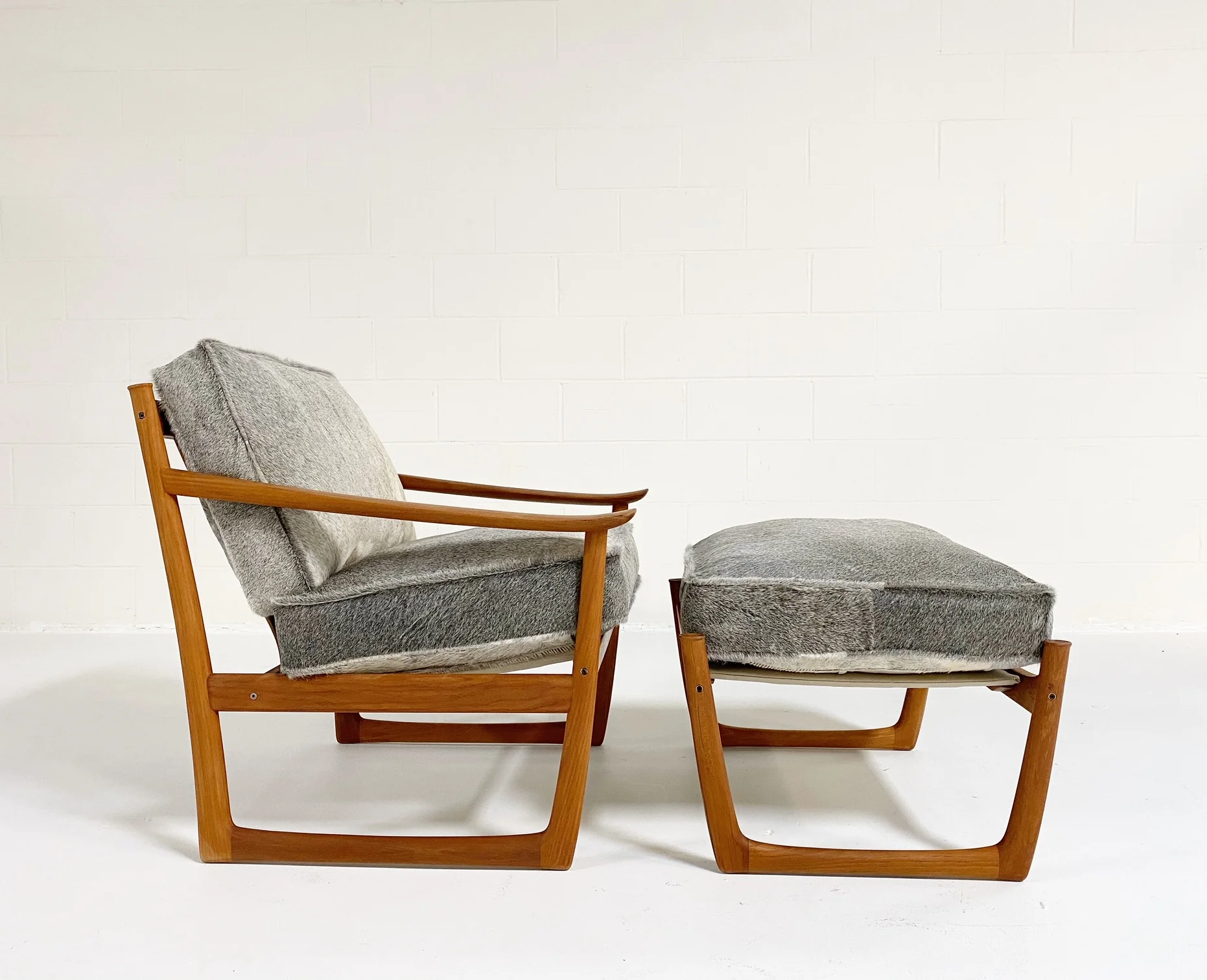 FD-130 Teak Lounge Chair and Ottoman in Brazilian Cowhide - Image 6