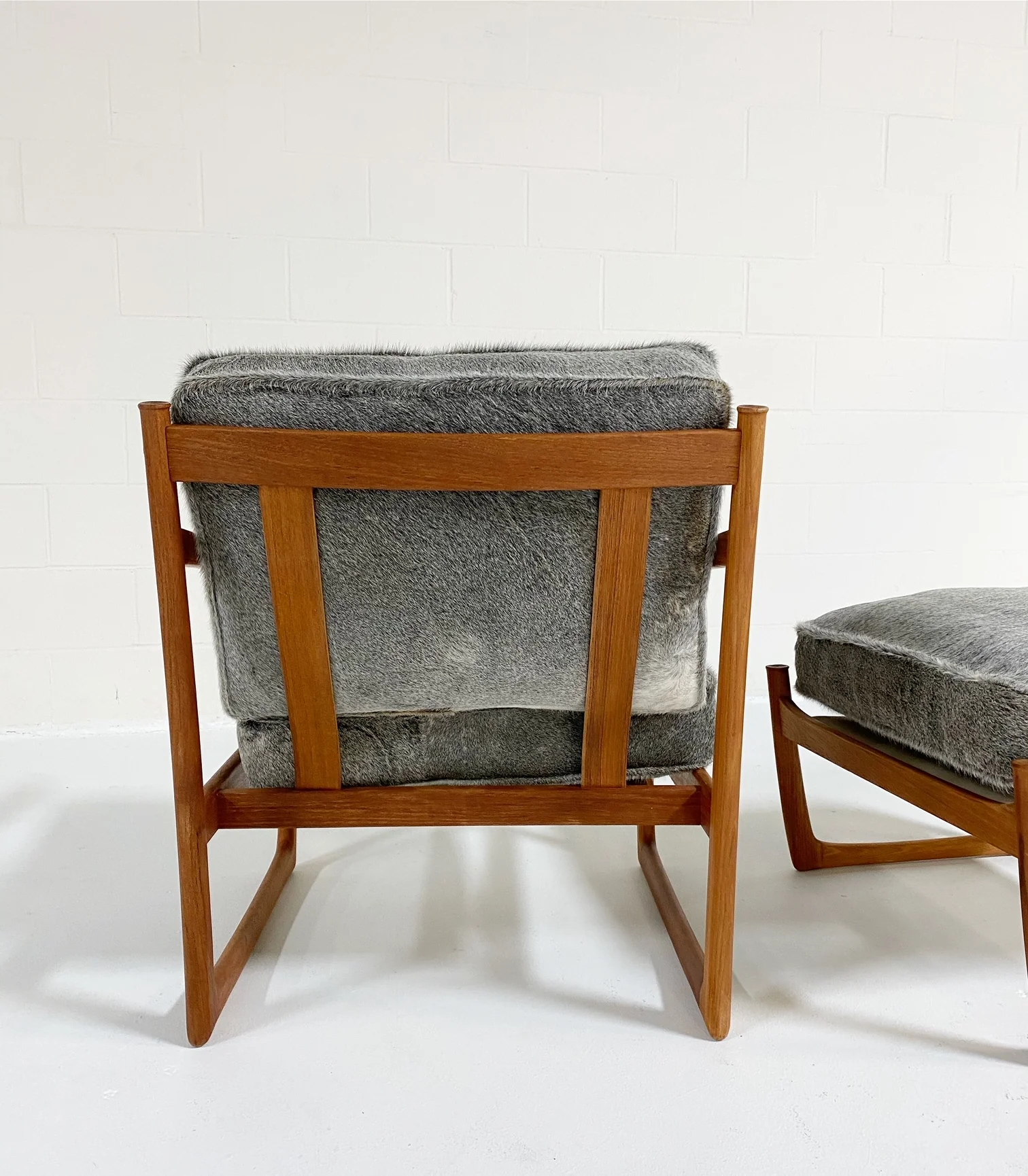 FD-130 Teak Lounge Chair and Ottoman in Brazilian Cowhide - Image 7