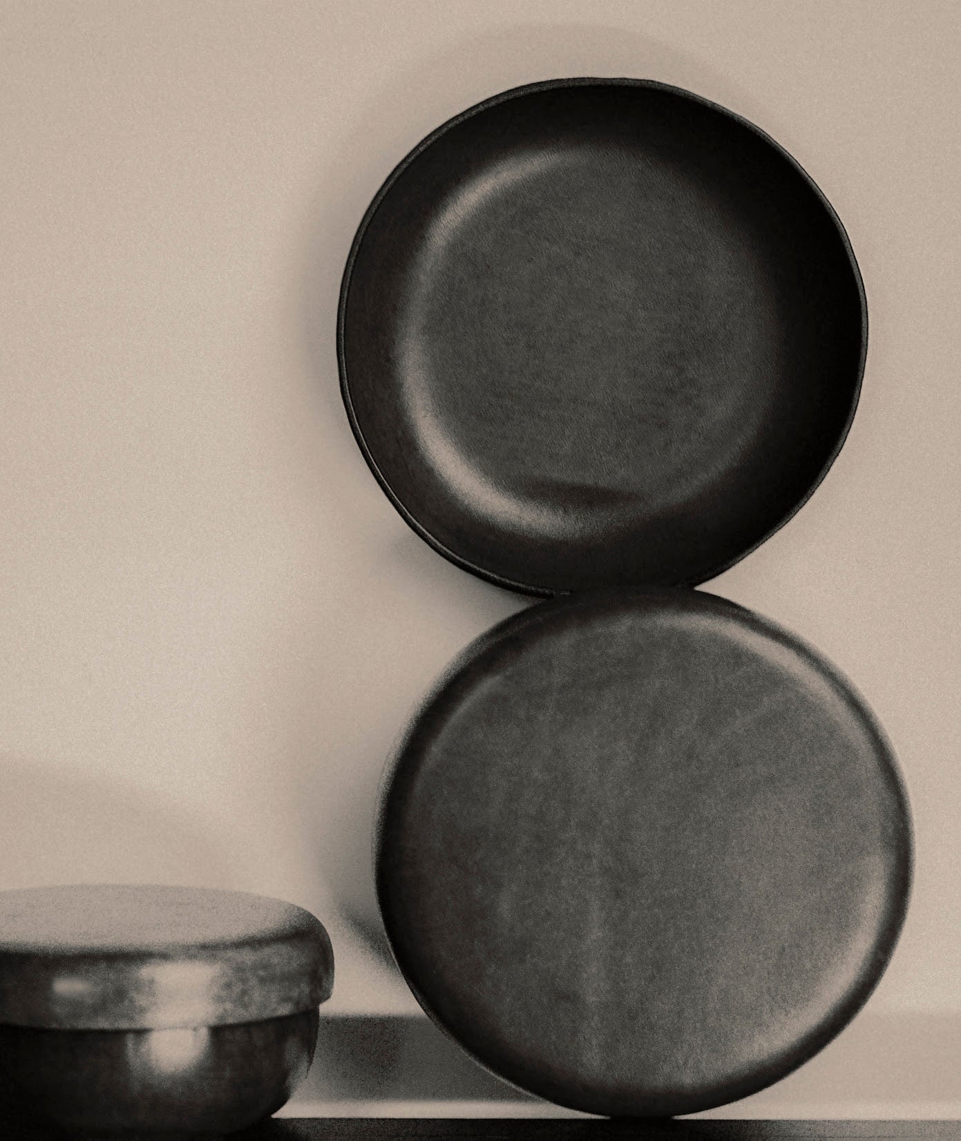 The Box Set in Molded Leather - Black - Image 9