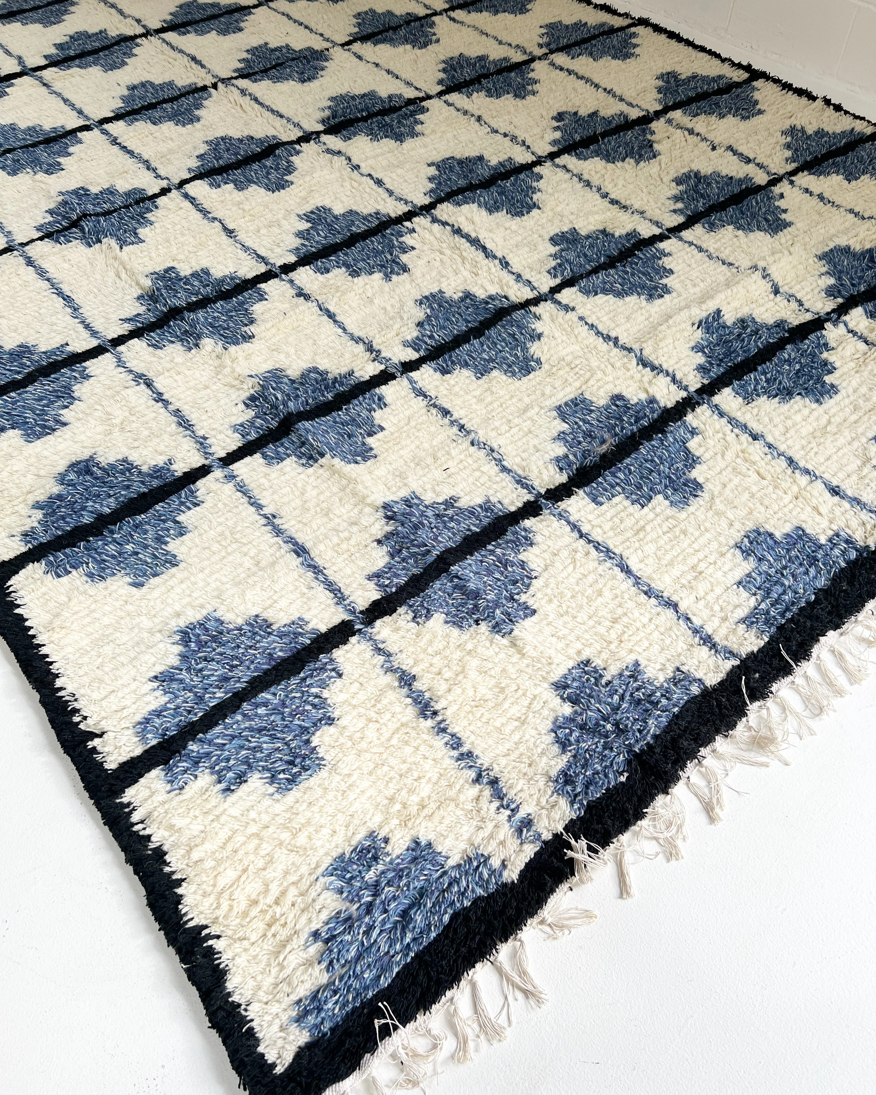 The Shaggy Tile Rug - Blue and Cream - Image 9