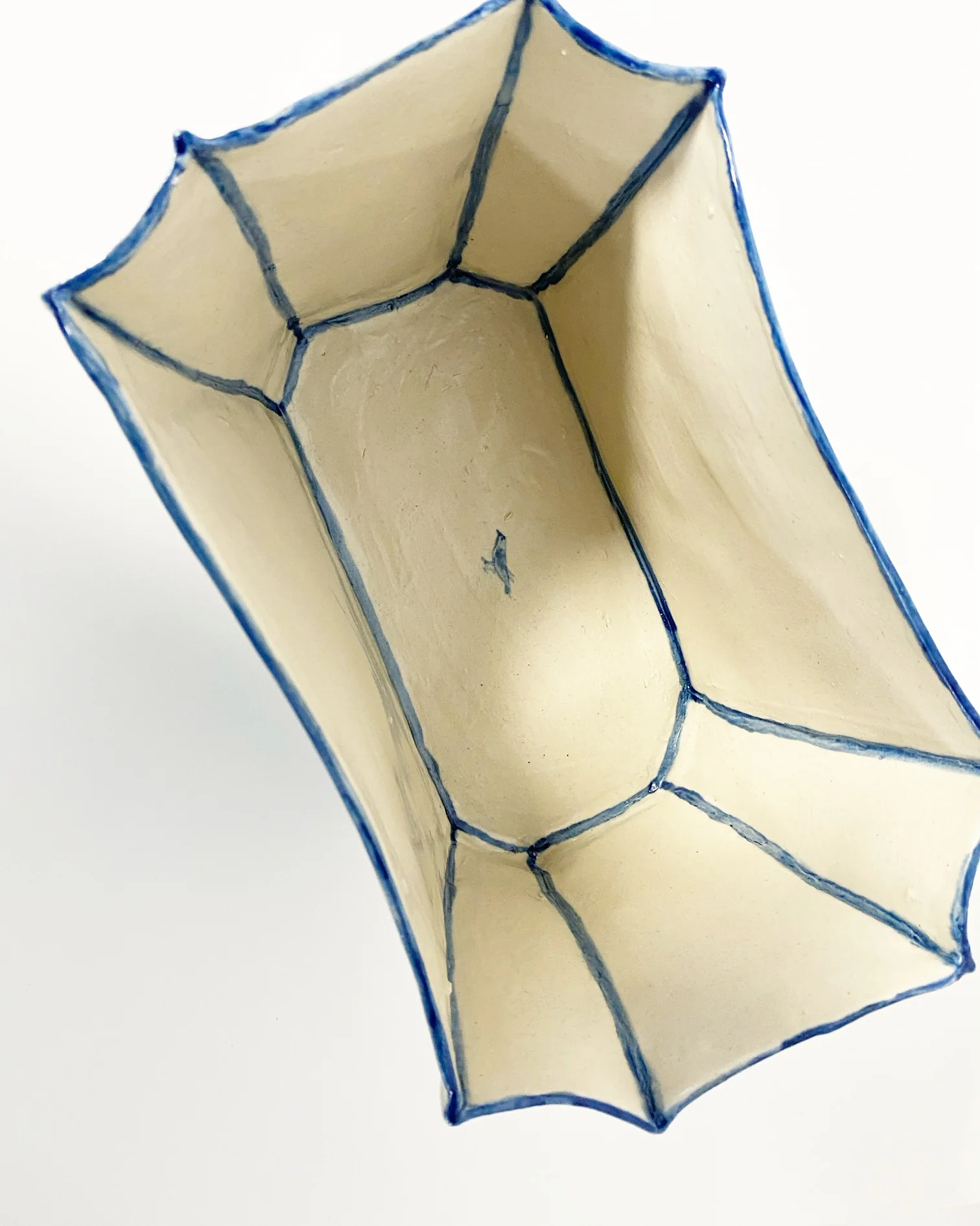 The Rugs Vase - Image 6