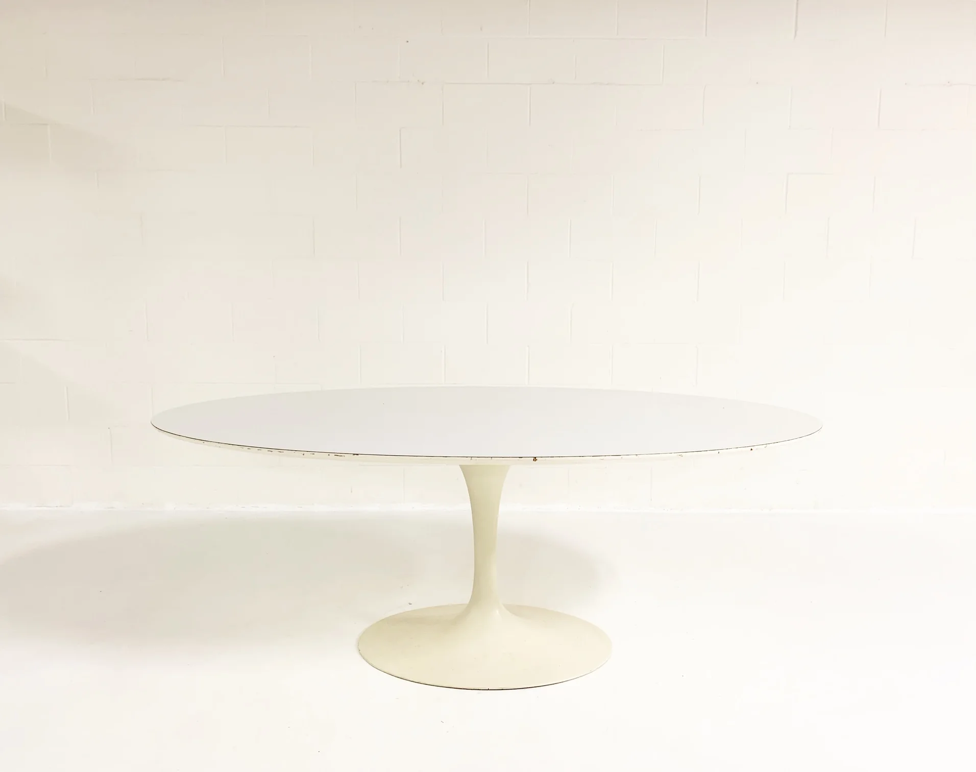 Pedestal Tulip Dining Table