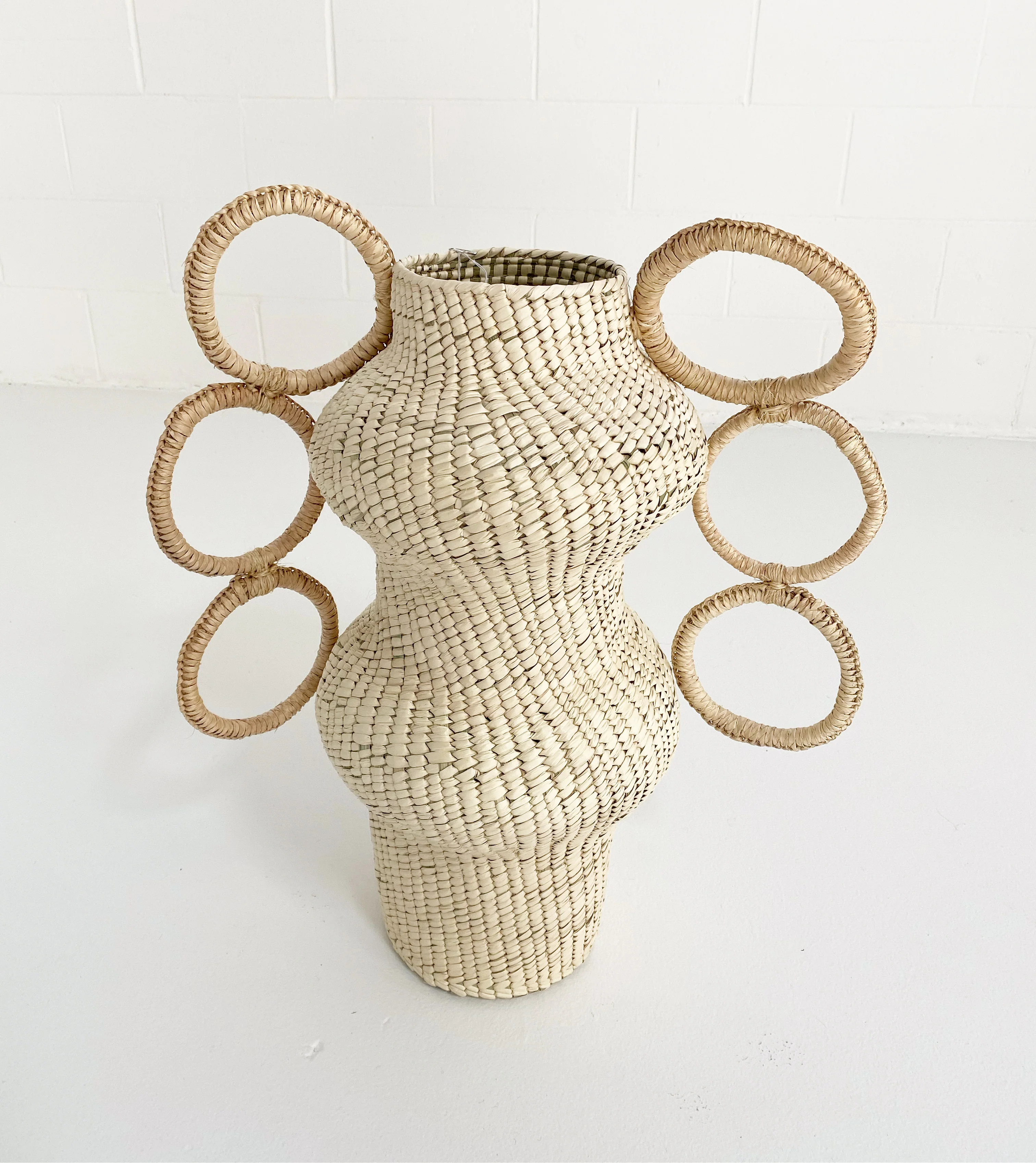 Union Vase 01, Palm Sculpture - Image 2