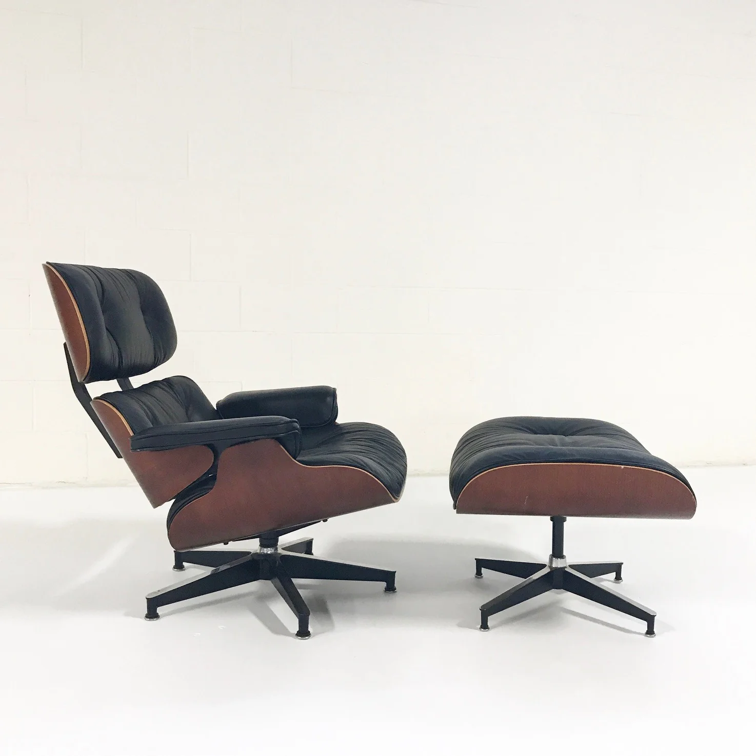 670 Lounge Chair & 671 Ottoman