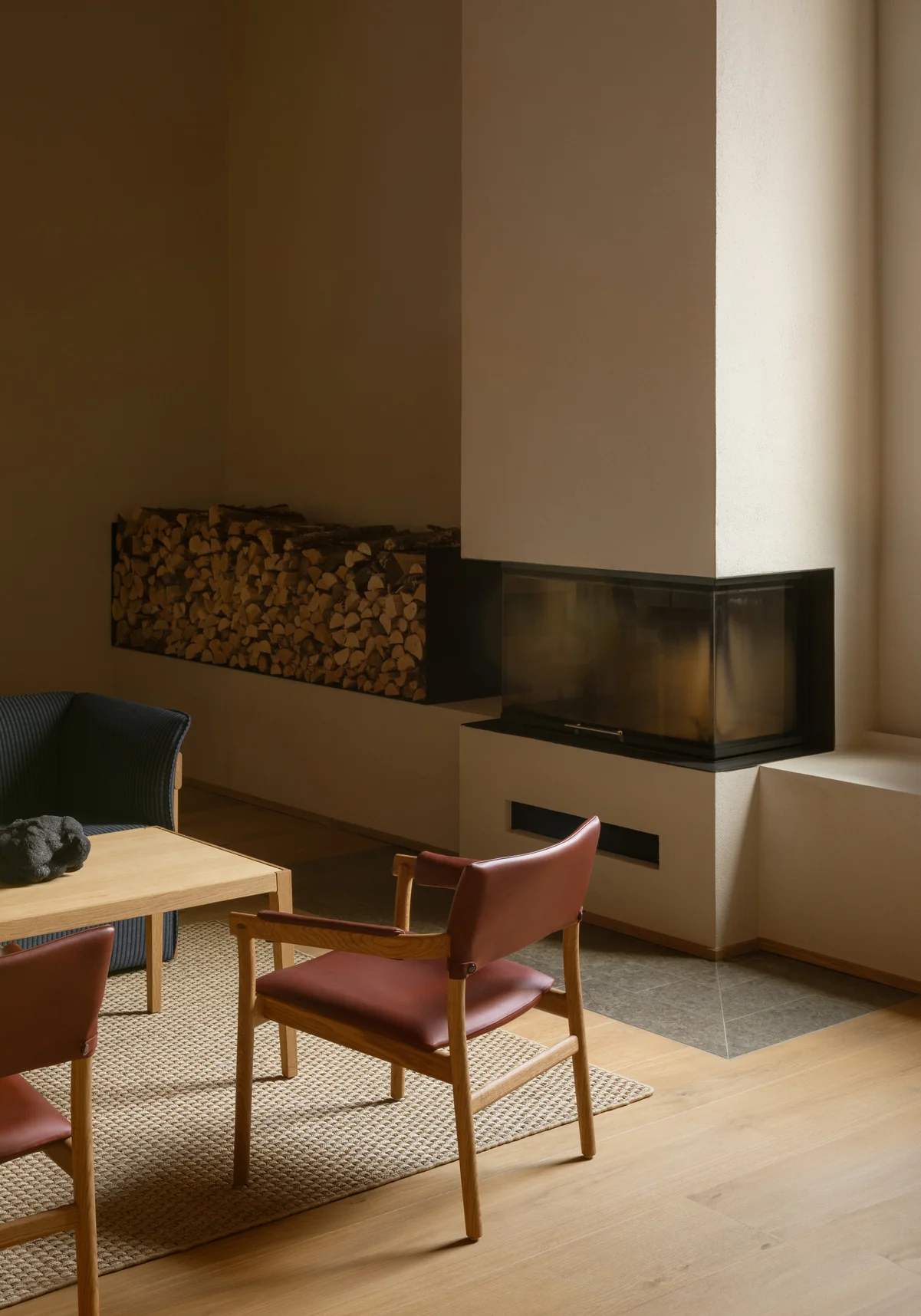 Vyn Easy Chair - Image 8