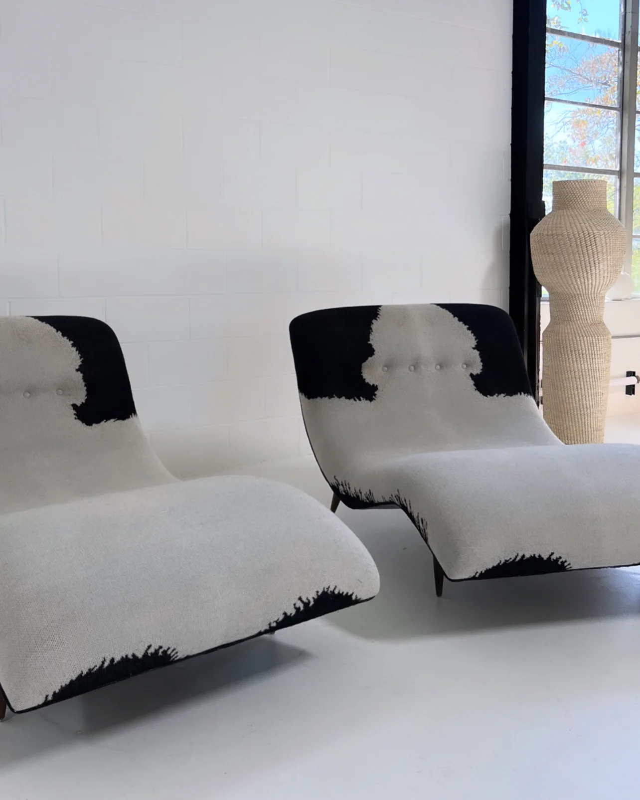 Wave Chaise Lounge in Cashmere and Leather - Image 14