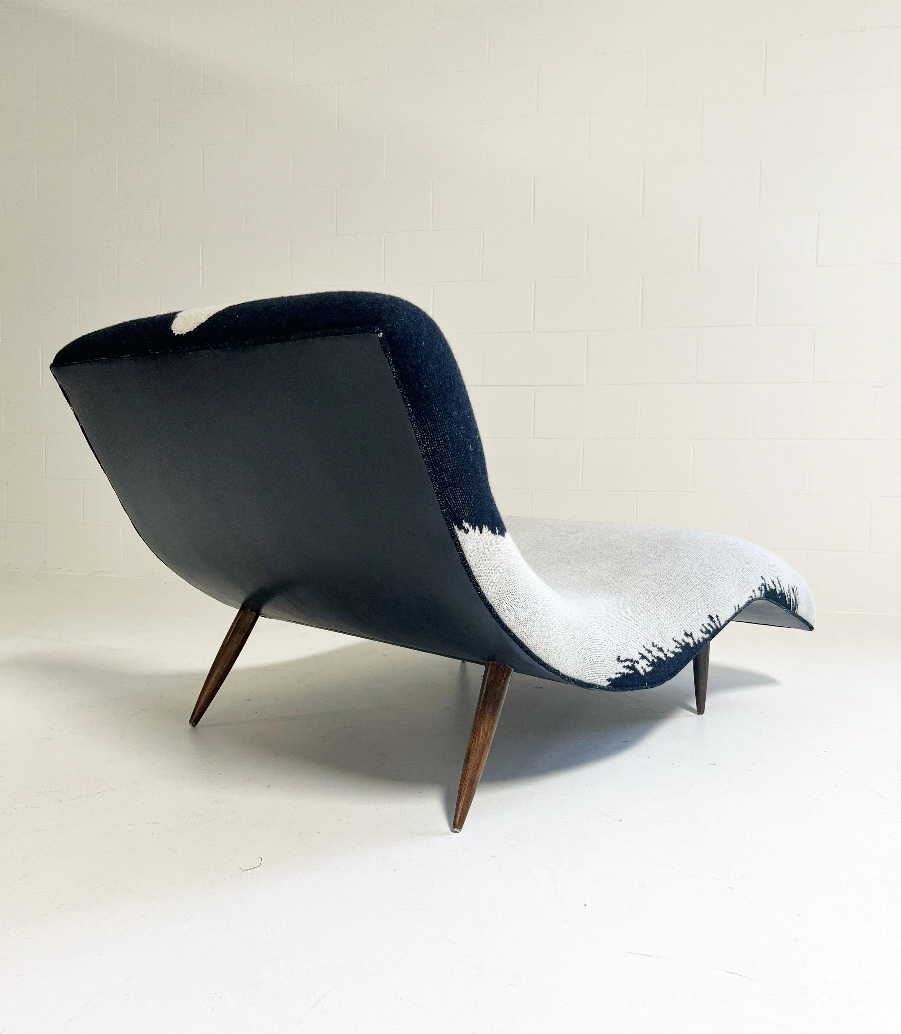 Wave Chaise Lounge in Cashmere and Leather - Image 3