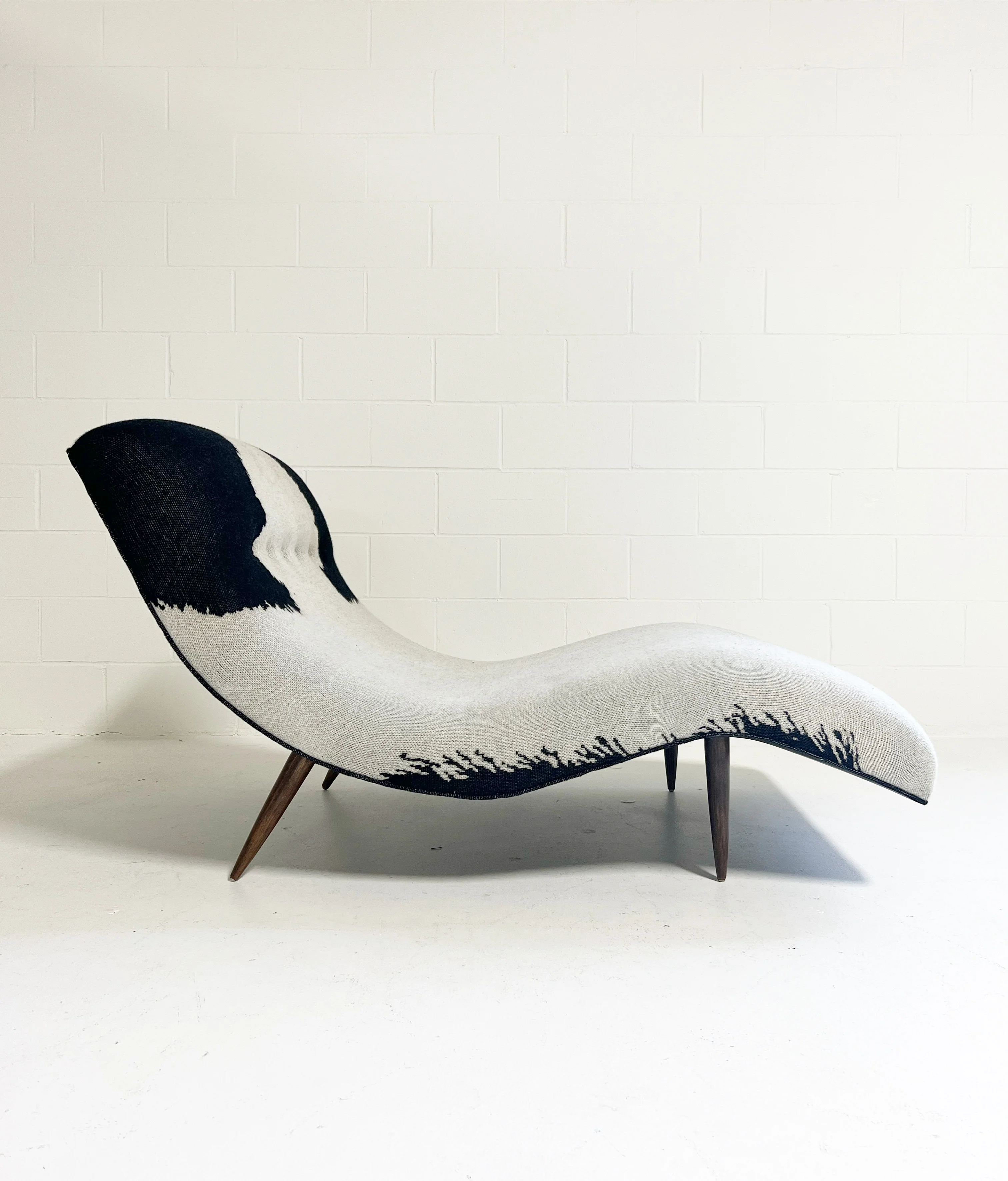 Wave Chaise Lounge in Cashmere and Leather - Image 4