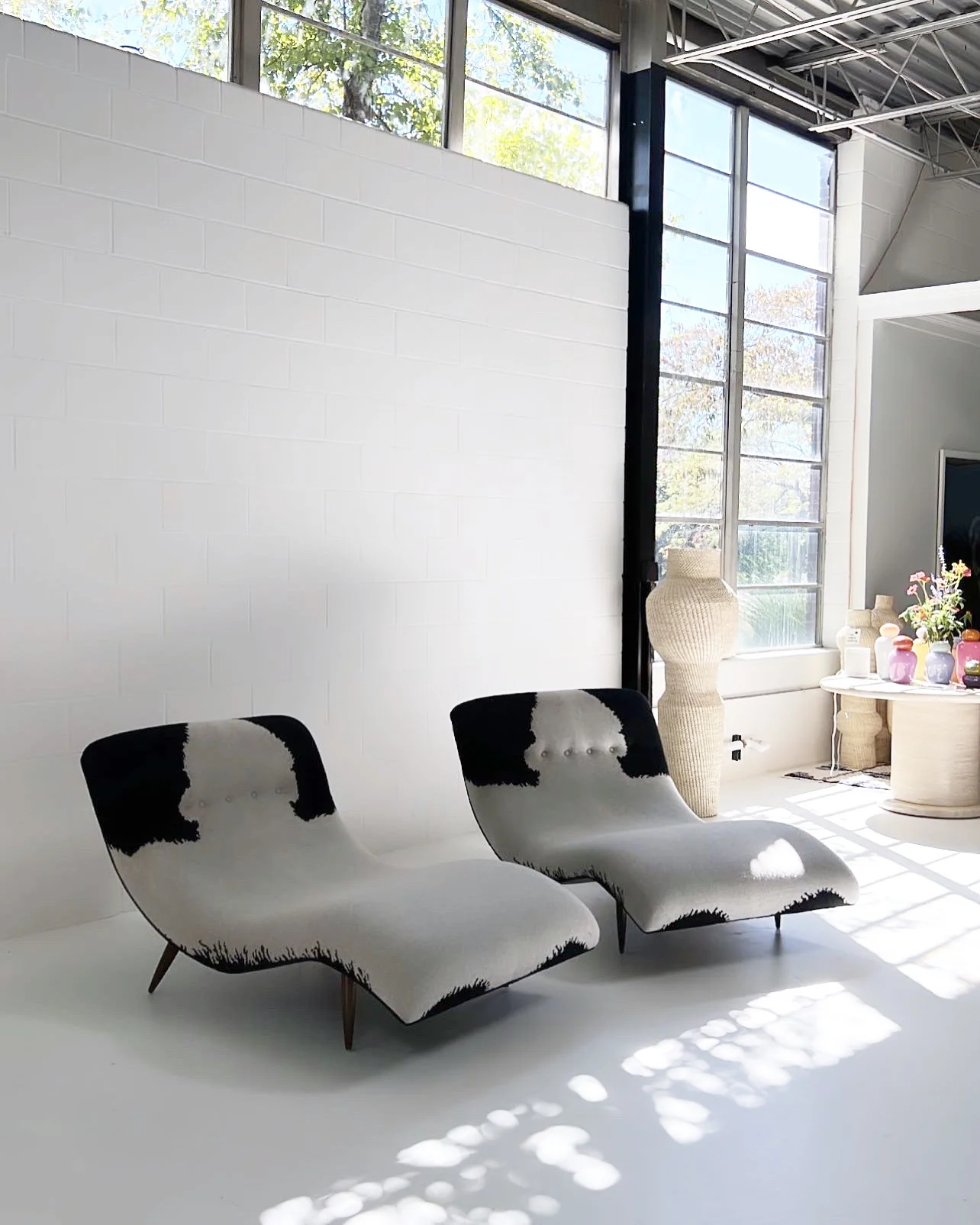 Wave Chaise Lounge in Cashmere and Leather - Image 9