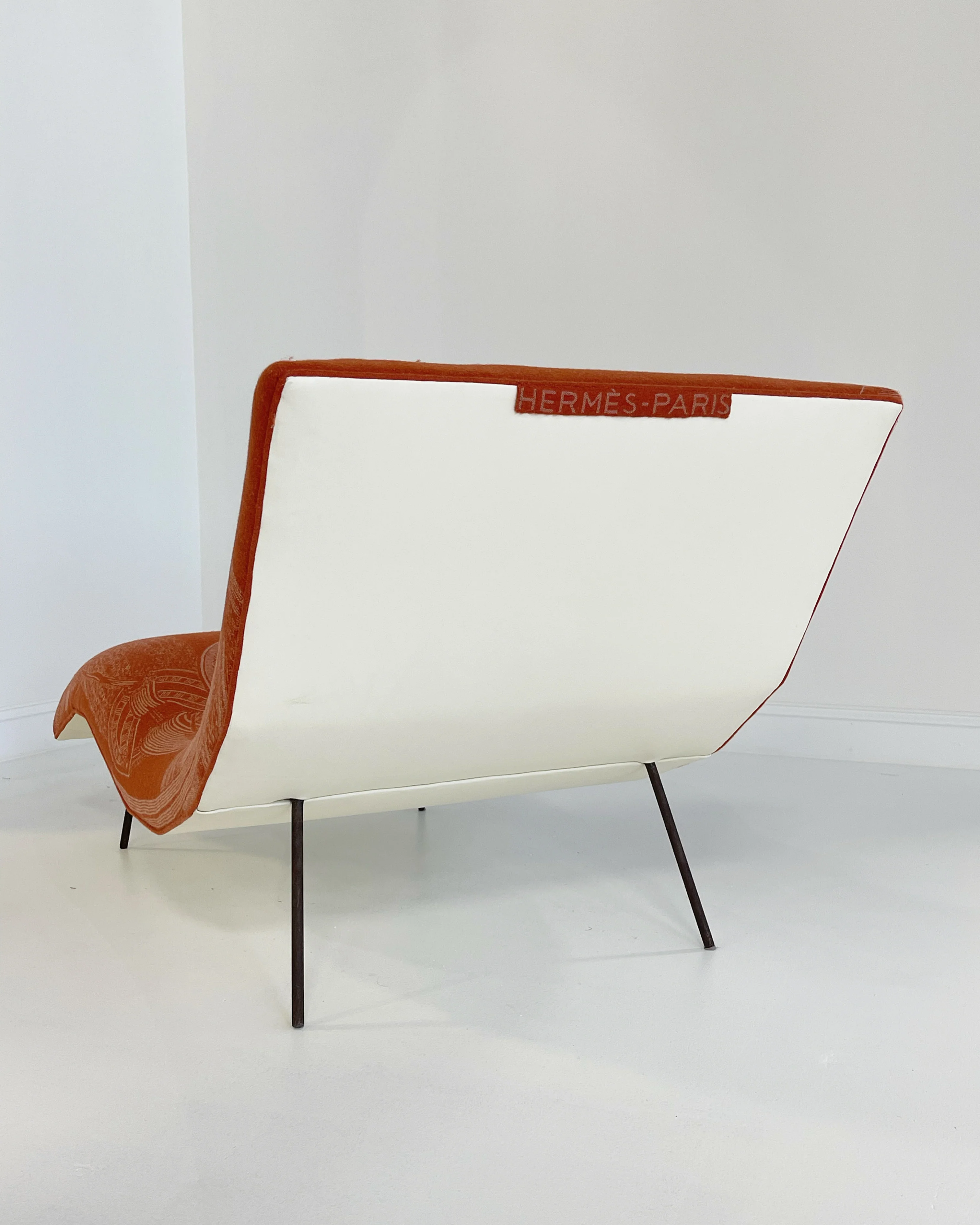 Wave Chaise Lounge in Hermès Blanket and Ivory Leather - Image 8
