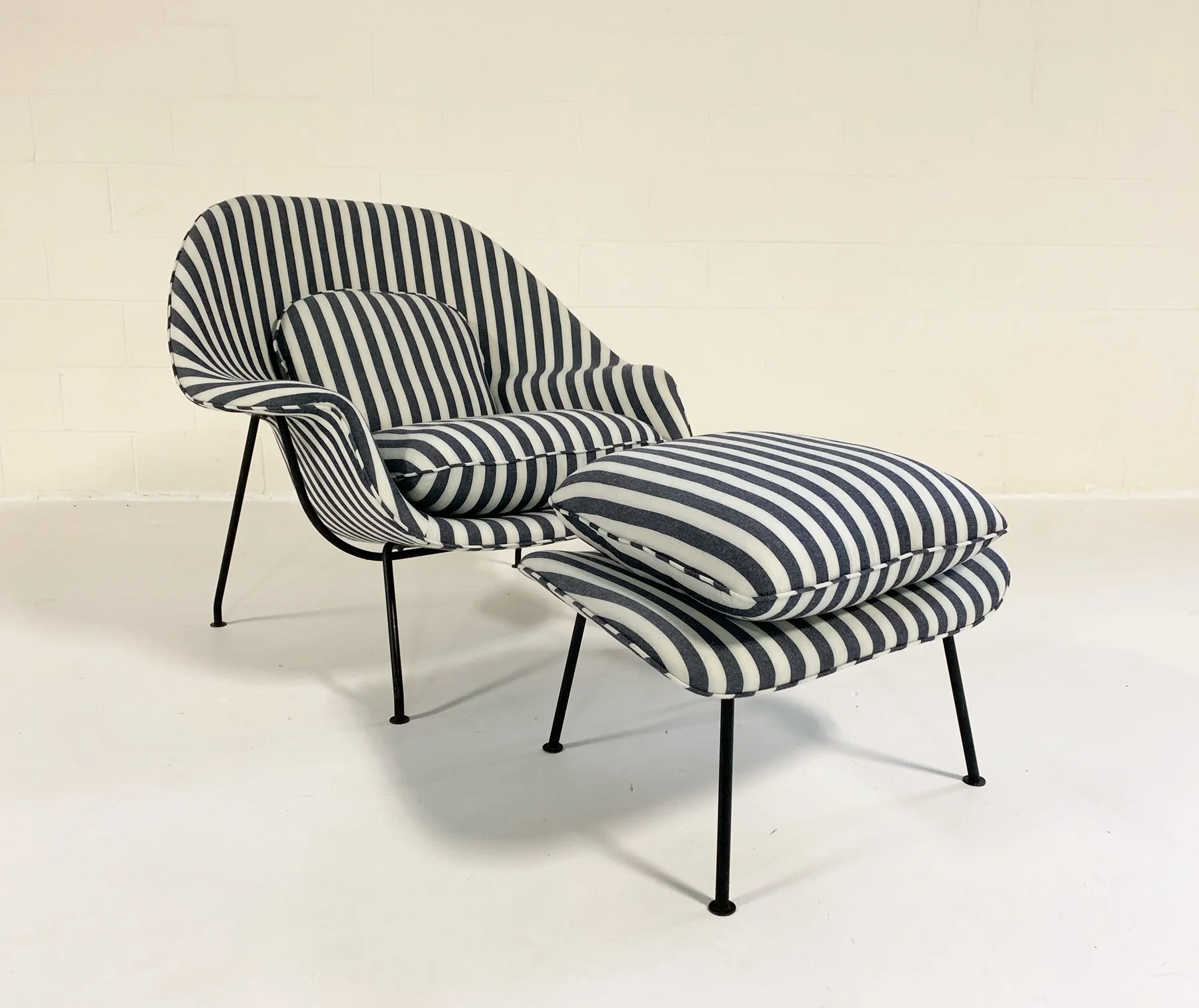 Eero Saarinen Womb Chair and Ottoman