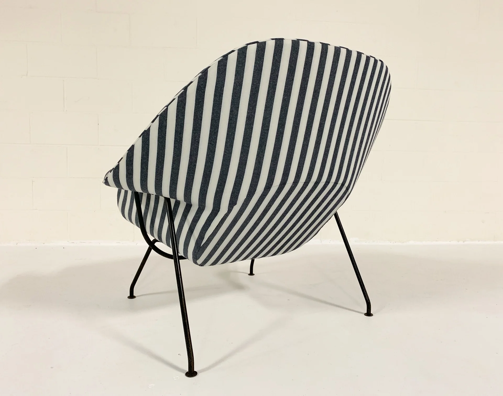 Eero Saarinen Womb Chair and Ottoman - Image 12